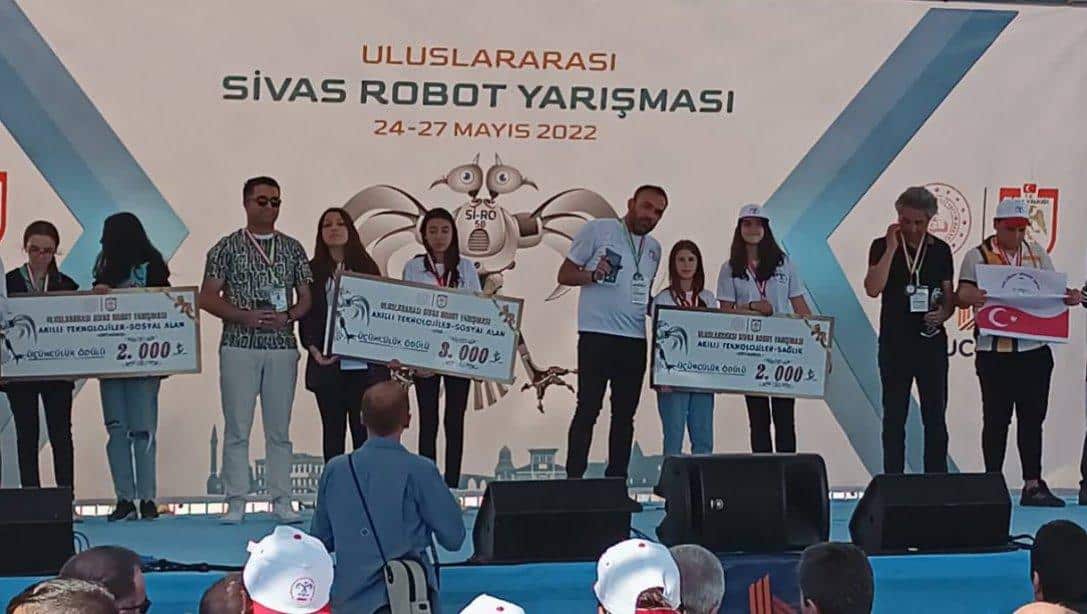 Uluslararası Robot Yarışmasında Zübeyde Hanım Ortaokulu İmzası