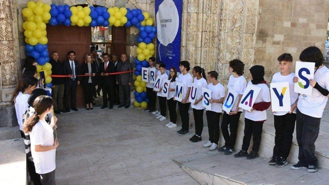 Erasmus Günleri Kapsamında Erasmus+ ve eTwinning Projeleri Görücüye Çıktı