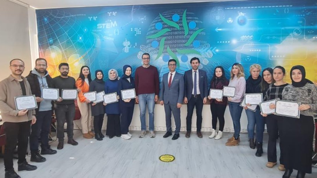 Karaman'da Öğretmenlere Yönelik Web 2.0 Araçlarıyla Eğitim Programı  Başarıyla Tamamlandı